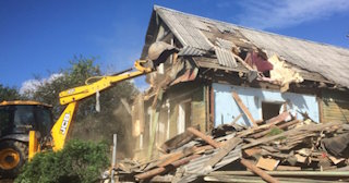Промышленный демонтаж пристроек к дому в Евпатории | Цены от 575 руб. за м2
